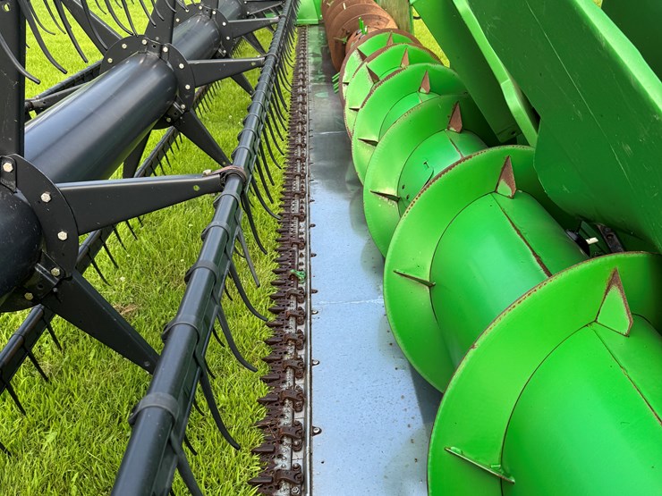2011-john-deere-635f-image-16