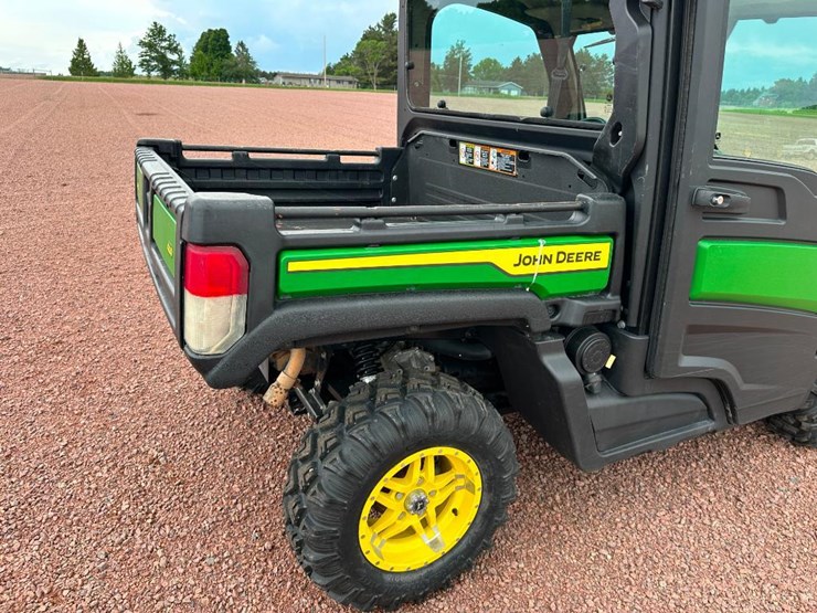 2022-john-deere-gator-image-22