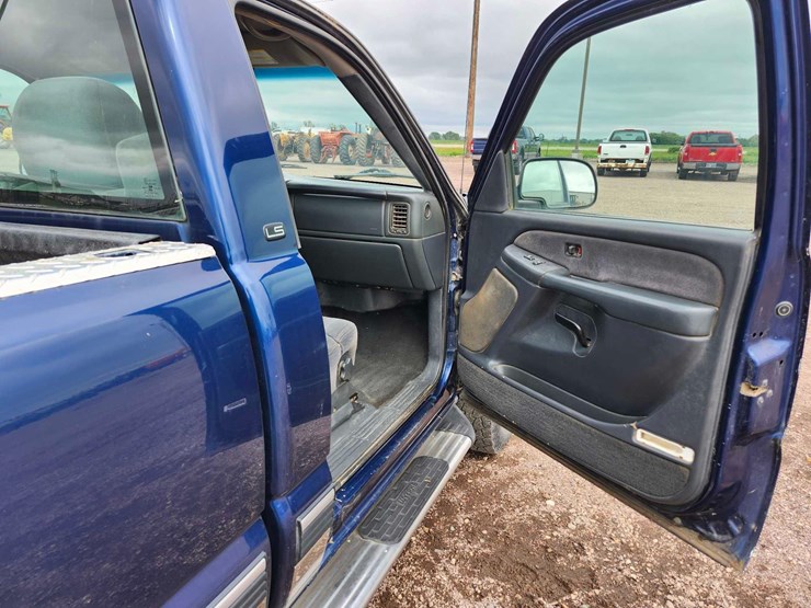 2002-chevrolet-silverado-1500-image-16