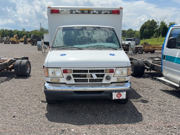 2003-ford-e450-image-2