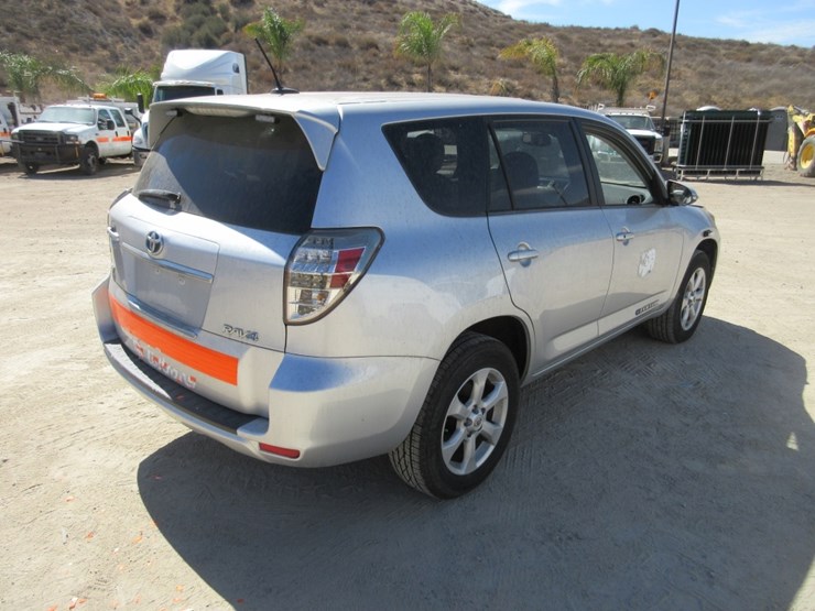 2014-toyota-rav4-image-3