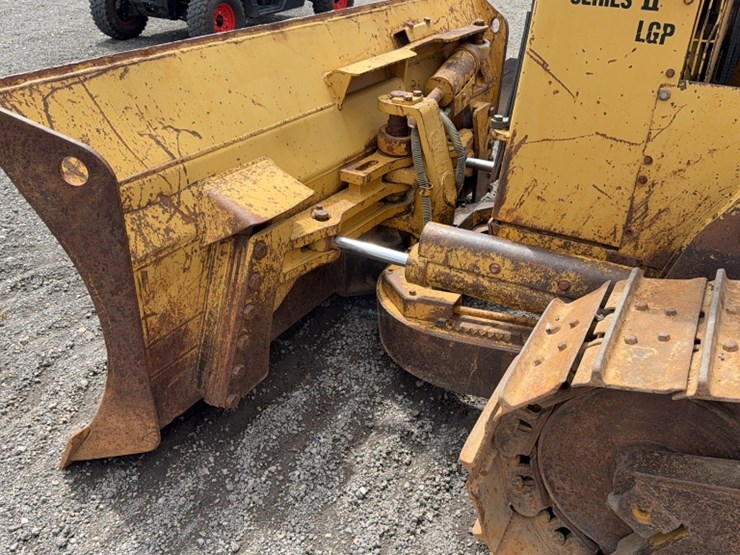 caterpillar-d4h-image-3