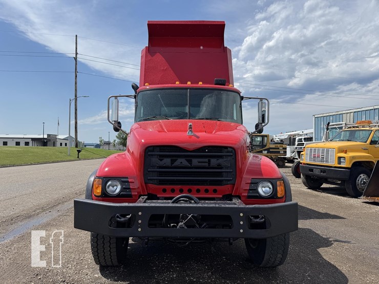 2004-mack-granite-cv713-image-19