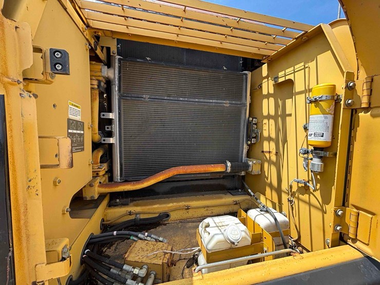 caterpillar-322cl-image-24
