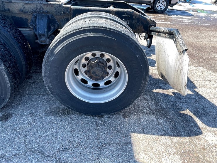 2015-peterbilt-579-image-73