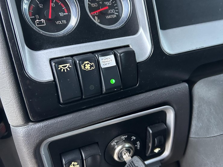 2014-kenworth-t600-image-18