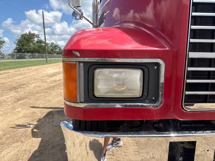 2012-mack-ch613-image-21
