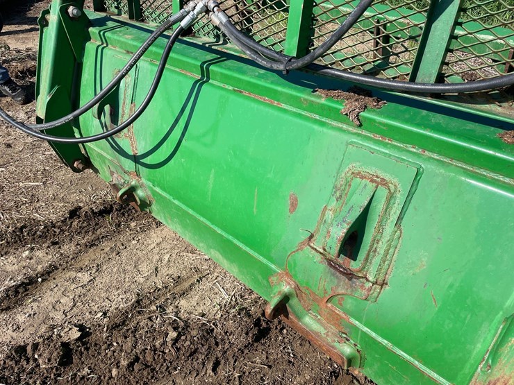 2014-john-deere-6210r-image-92