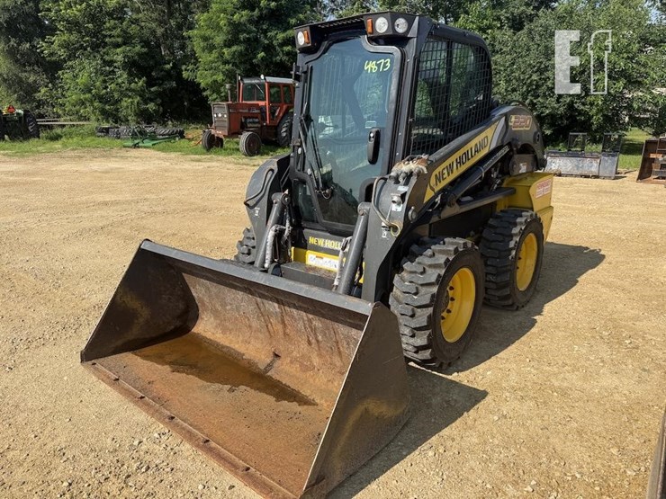 2019-new-holland-l220-image-1