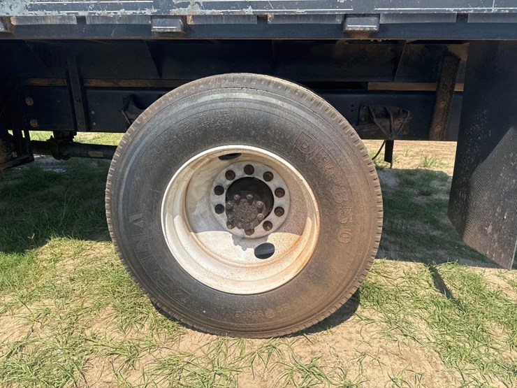 2005-ford-f650-image-9
