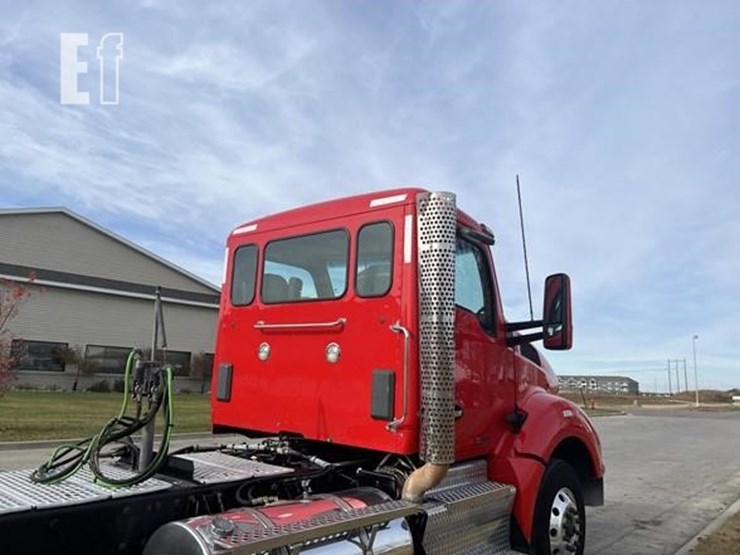 2016-kenworth-t880-image-40
