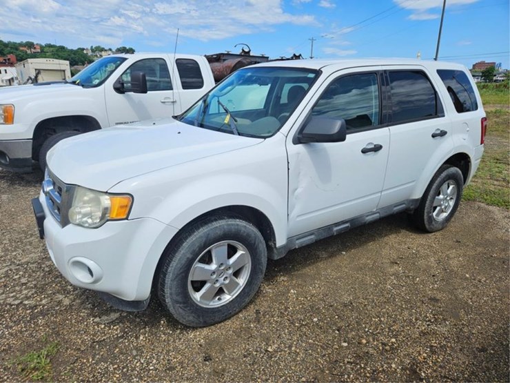 2011-ford-escape-image-1