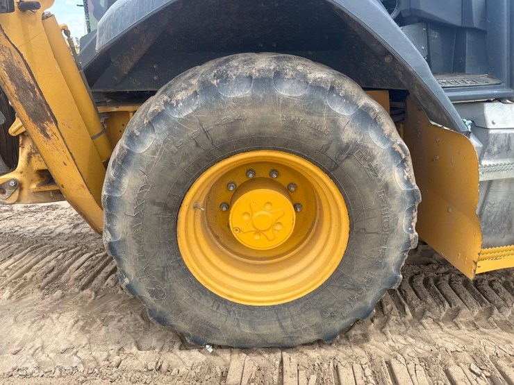 2018-deere-310sl-hl-image-12