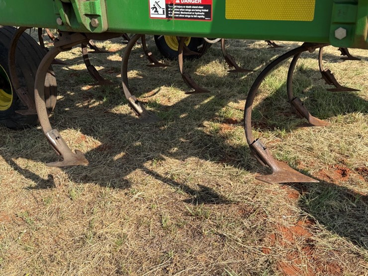 2013-john-deere-2210-image-16