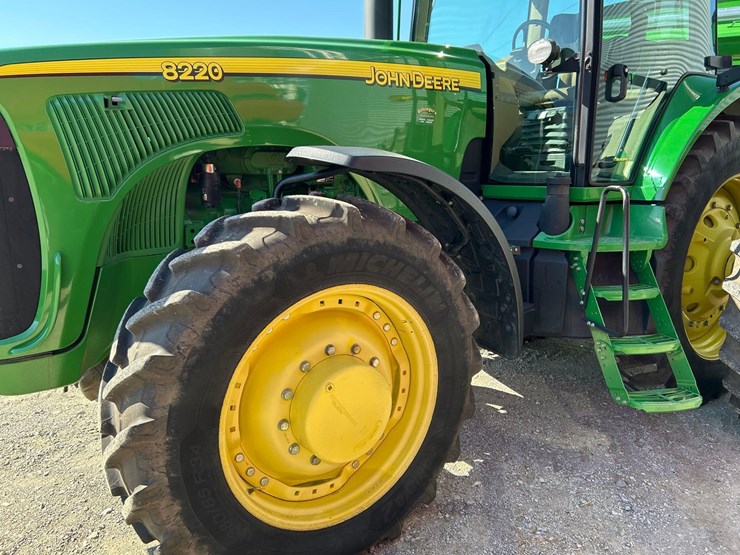 2005-john-deere-8220-image-13
