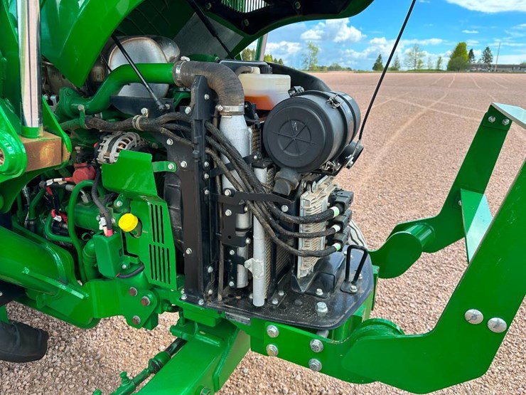 2020-john-deere-5075e-image-47