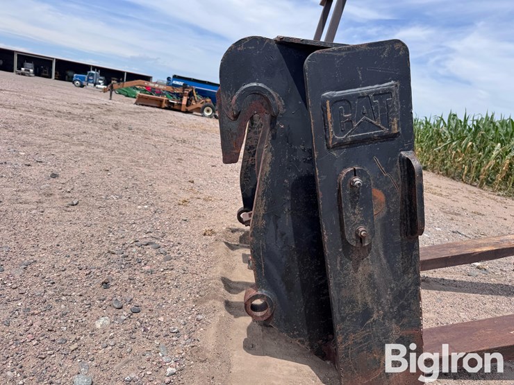 caterpillar-pallet-forks-wheel-loader-attachment-image-9