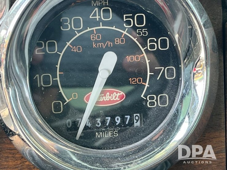1999-peterbilt-385-image-74