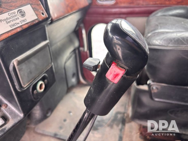 2000-peterbilt-379-image-83