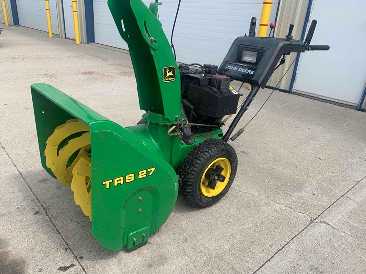 john-deere-trs27-snowblower-image-1