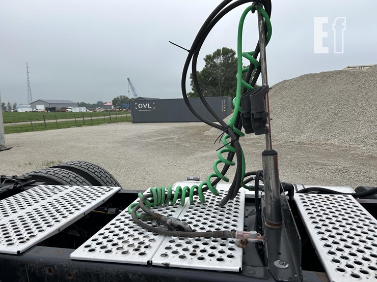 2016-kenworth-t880-image-24