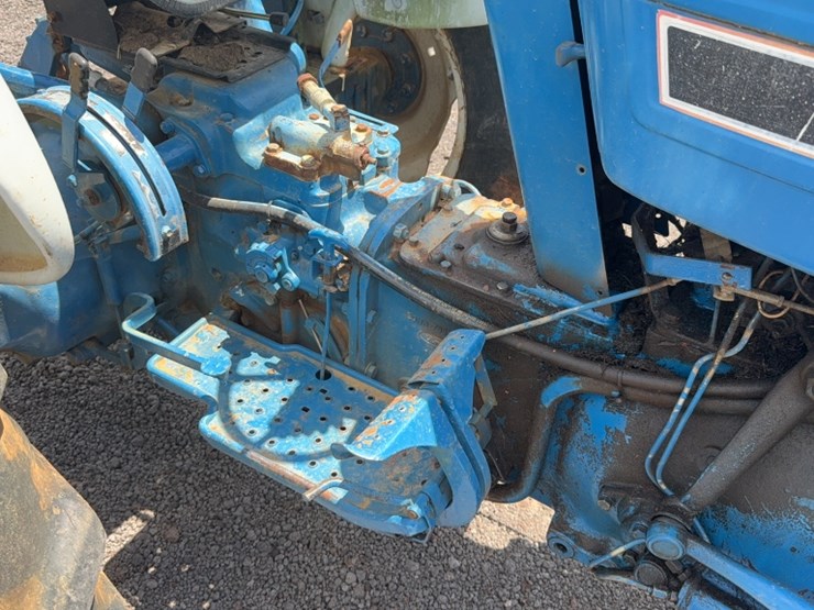 ford-2910-image-9
