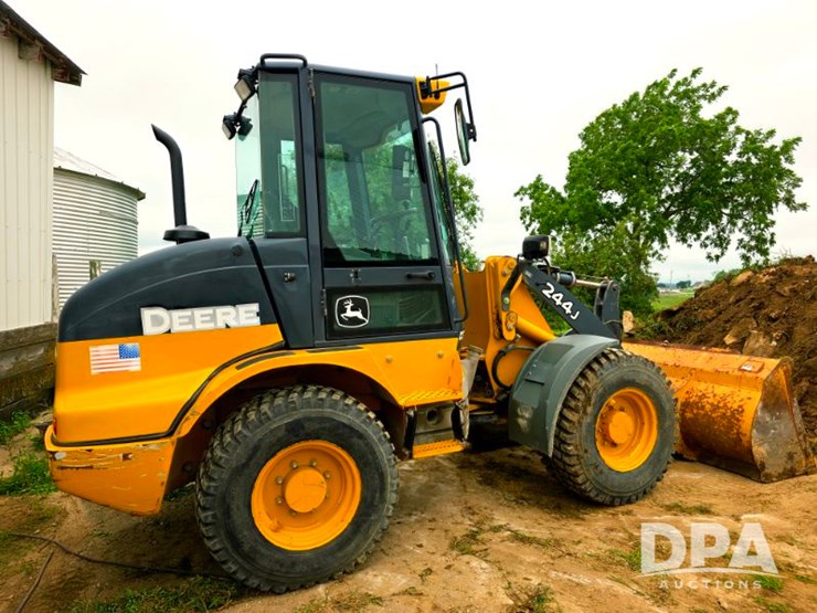 deere-244j-image-3