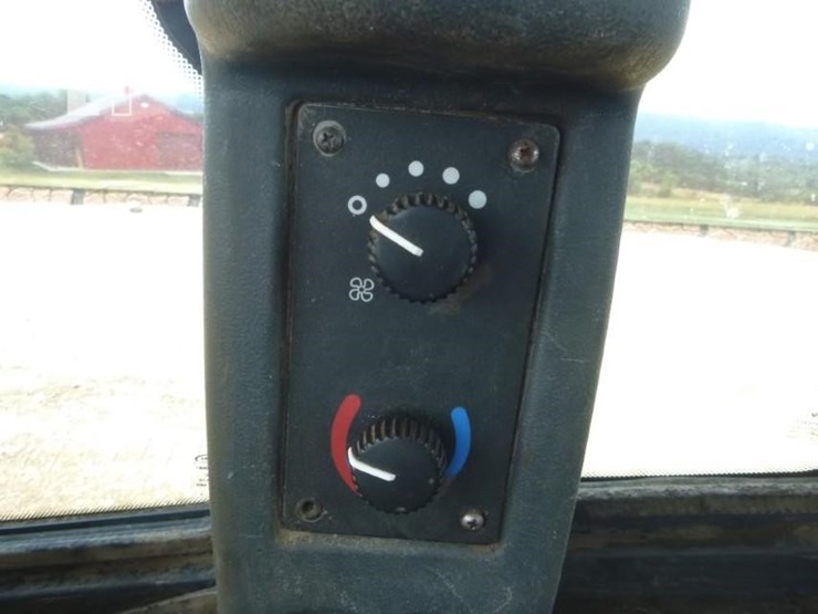 2013-deere-544k-image-10