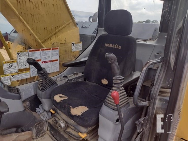 komatsu-pc308-image-13