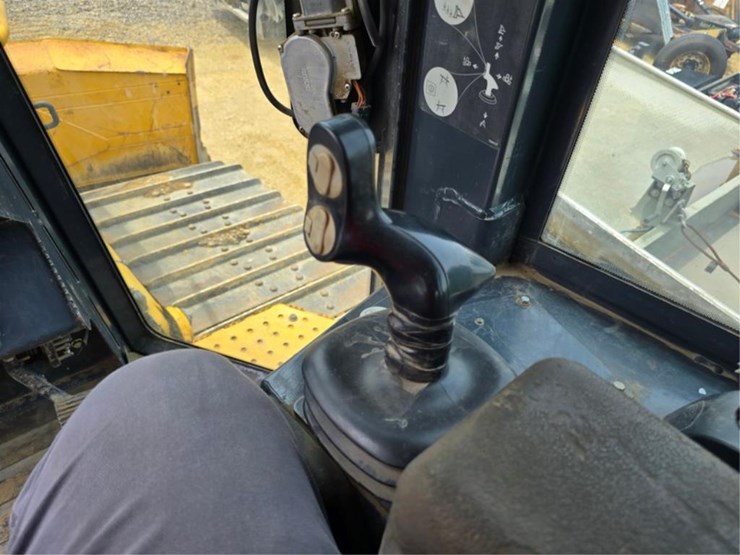 deere-750j-lgp-image-32