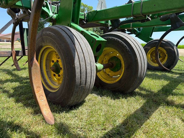 2011-john-deere-2410-image-24