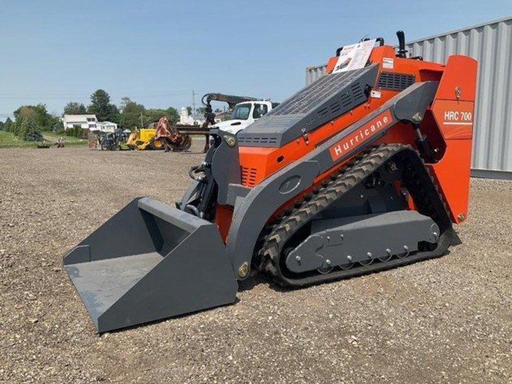 #1002-•-hurricane-hrc-700-mini-skid-steer-loader-image-1