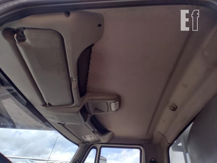 2017-international-durastar-4300-image-15