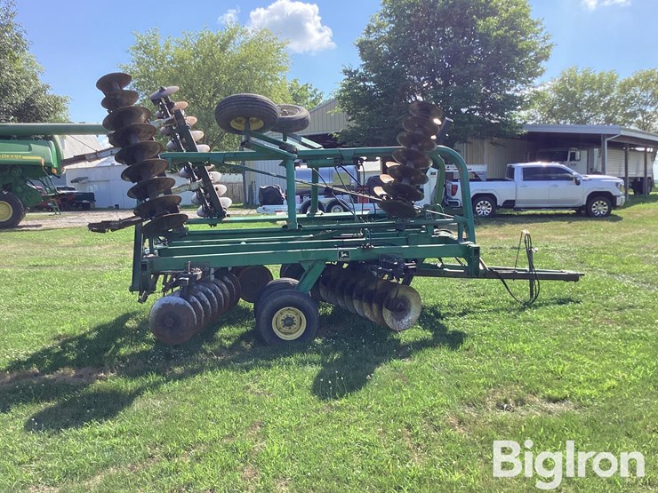 john-deere-235-image-4