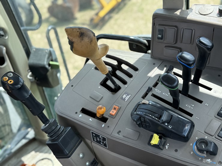 2019-john-deere-6155m-image-12