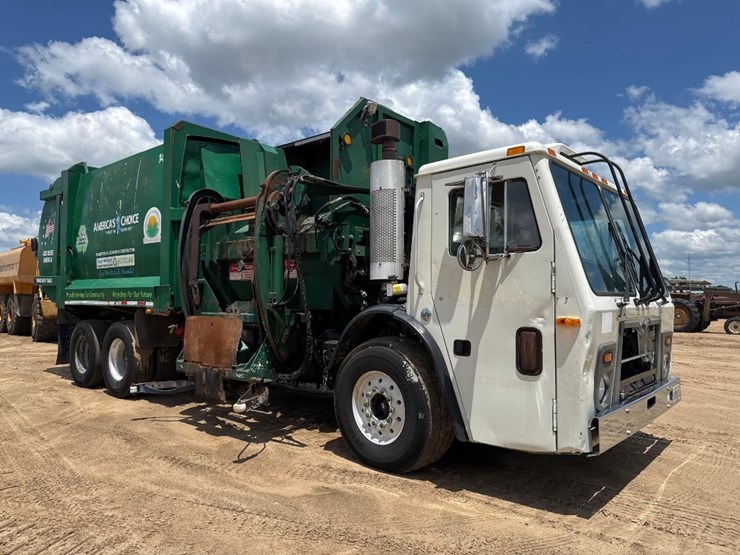2015-mack-leu633-image-4