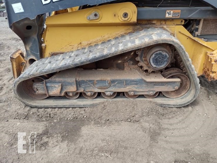 2020-deere-331g-image-24