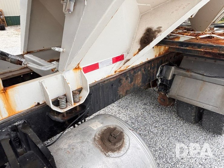 2000-peterbilt-379-image-34