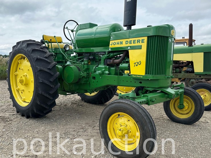 john-deere-720-image-1