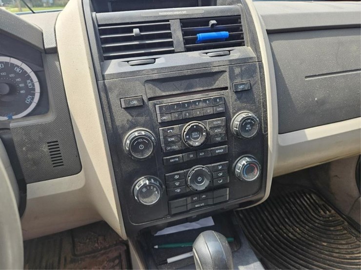 2011-ford-escape-image-21