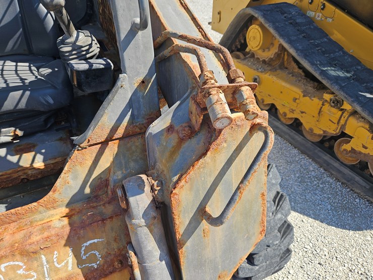 2019-deere-318g-image-4