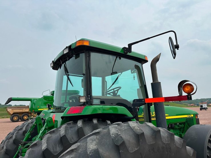 john-deere-8210-image-24
