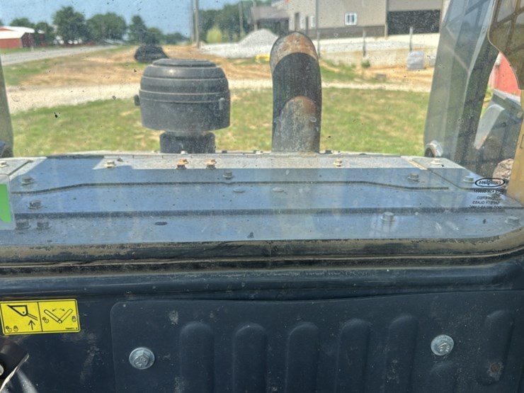 2019-deere-330g-image-36