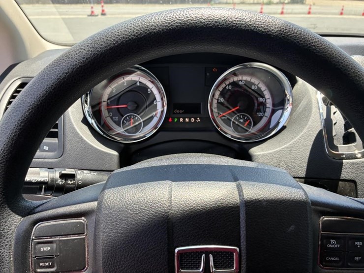 2015-dodge-grand-caravan-image-13