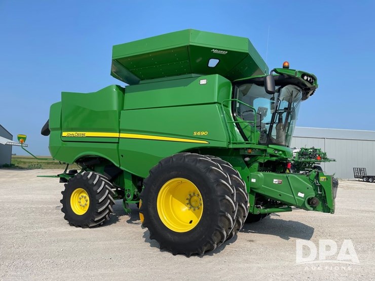 2016-john-deere-s690-image-34