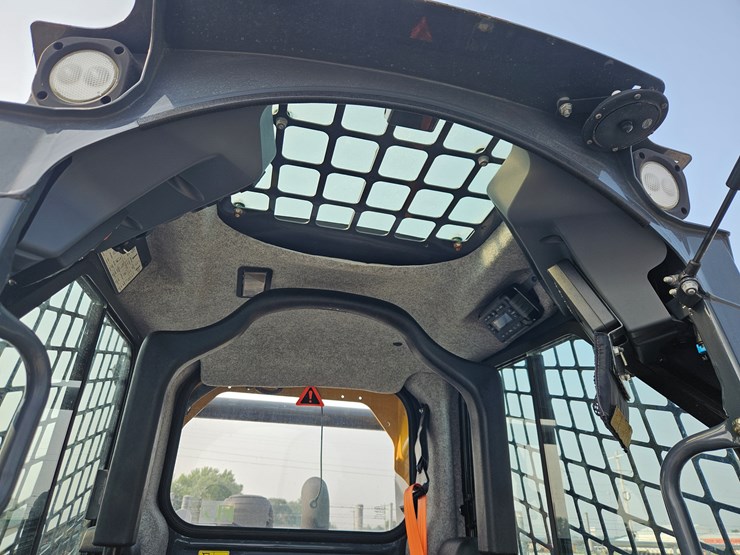 2020-deere-333g-image-8