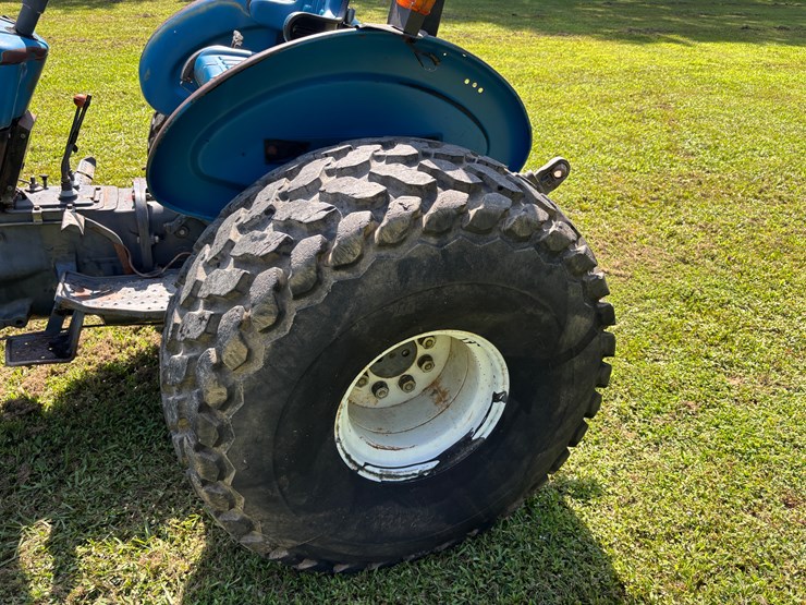 new-holland-3930-image-9