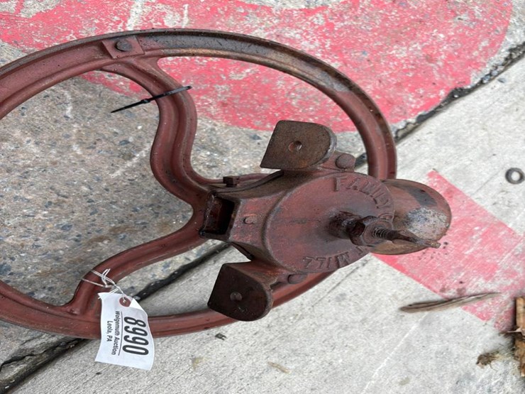 hand-crank-corn-grinder-image-1