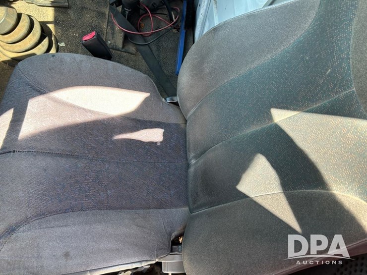 2005-international-durastar-4300-image-38