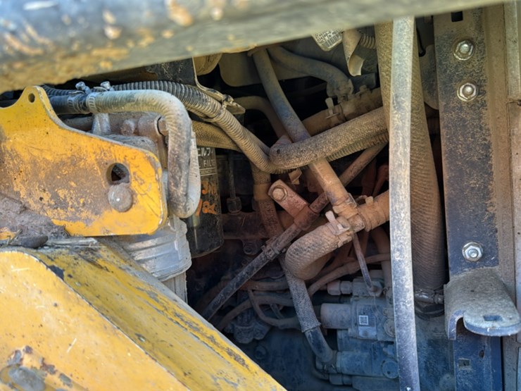 2019-deere-330g-image-44